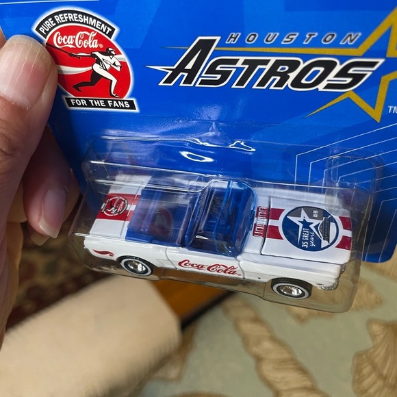 Coca-Cola Hot Wheels Houston Astros Car - White and Red - Picture 5 of 11